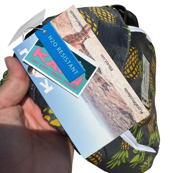 NWT Kavu Ropesicle Pineapple Party Sling Bag Outdoors H2O Resistant Crossbody - Picture 8 of 11